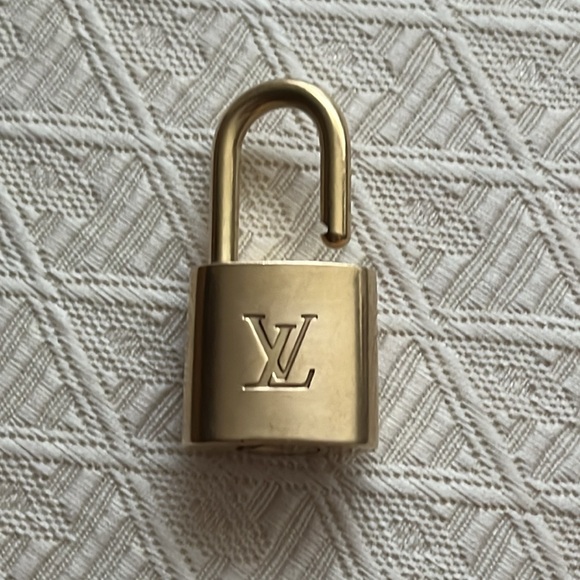 Louis Vuitton Lock - Authentic #303 (no key) includes 2 Necklaces - Picture 9 of 15